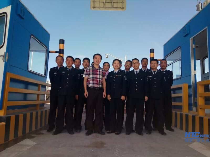 共玉高速员工和黄工合影 共玉高速员工和黄工合影