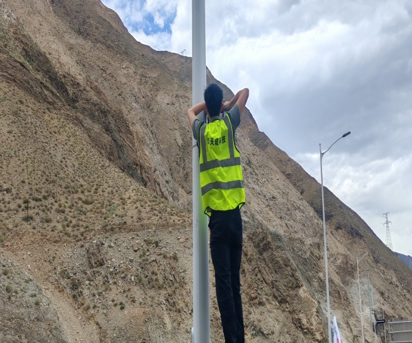 暴雨中断桥30秒生死时速！中国·8827太阳集团定向广播如何穿透车窗抢赢预警黄金窗口